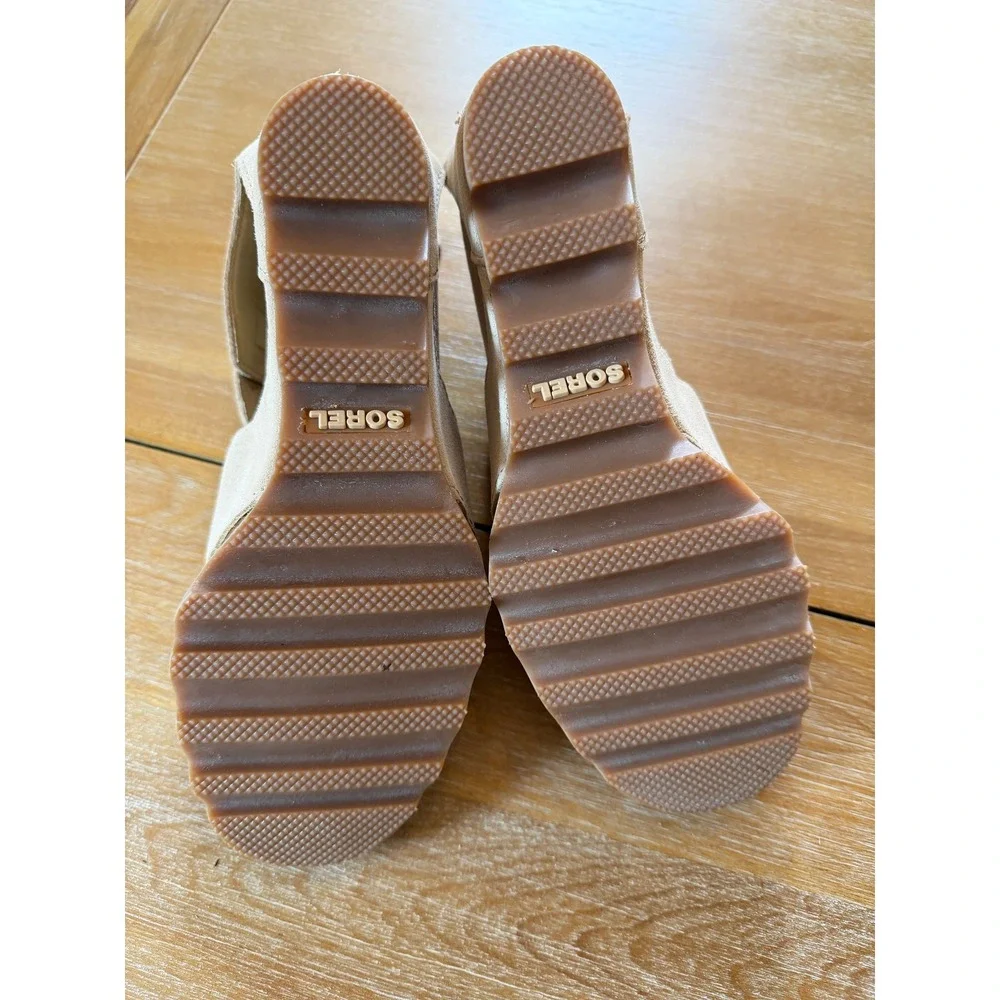 Sorel Joanie II Wedge Sandals Womens 8 Beige Suede Cross Strap Back Zip